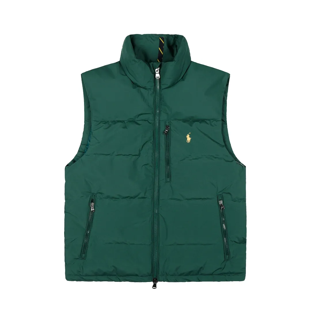 P490 Top quality" Style number: 9002# [Ralph Lauren winter basic solid color embroidery same style down vest for men and women] ✅Ralph Lauren American retro chest zipper high version top-level down filling winter down vest ✅100% high-quality white duck down, high version top-level down filling ✅Double-layer inner velvet to strictly prevent velvet running ✅Built-in adjustable drawstring, windproof and coldproof, considerate and in place ✅Original version, the maximum size can be worn up to 200 pounds. Loose and comfortable, no pressure. ✅Same style for male and female couples. Recommended OOTD wear in winter~ Size: S-XL Color: Black, Navy, Khaki, Wood Green
